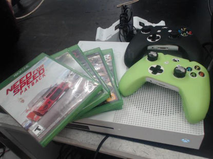 Foto de (sb)  Microsoft  Xbox One Slim - Publicado el: 27 Oct 2023