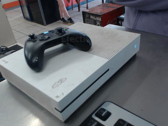 Foto de (sb) Microsoft  Xbox One S - Publicado el: 16 Ago 2024