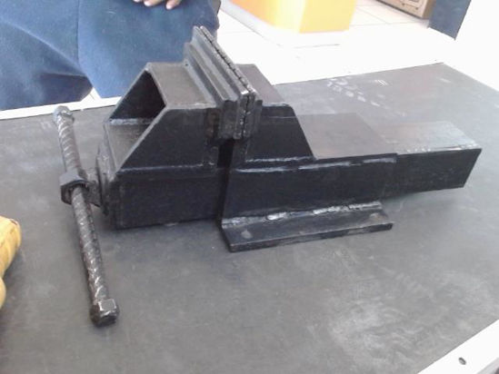 Foto de (sf) Tornillo De Banco  9 Pulgadas - Publicado el: 08 Jun 2025